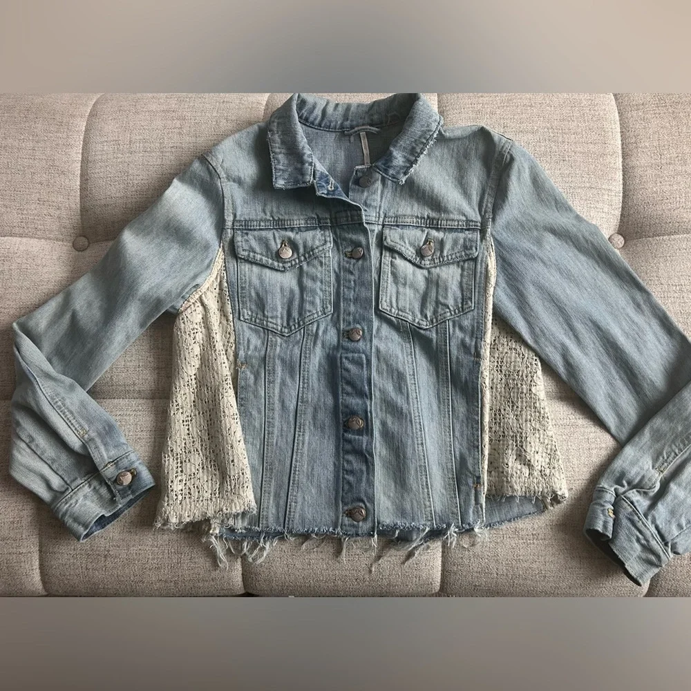 Free People Ivory Lace Panel Cropped Denim Jacket, Size Medium- Boho Chic - Picture 4 of 10
